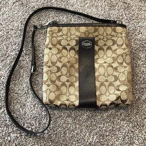 ❣️Coach Signature Letter Carrier Crossbody❣️